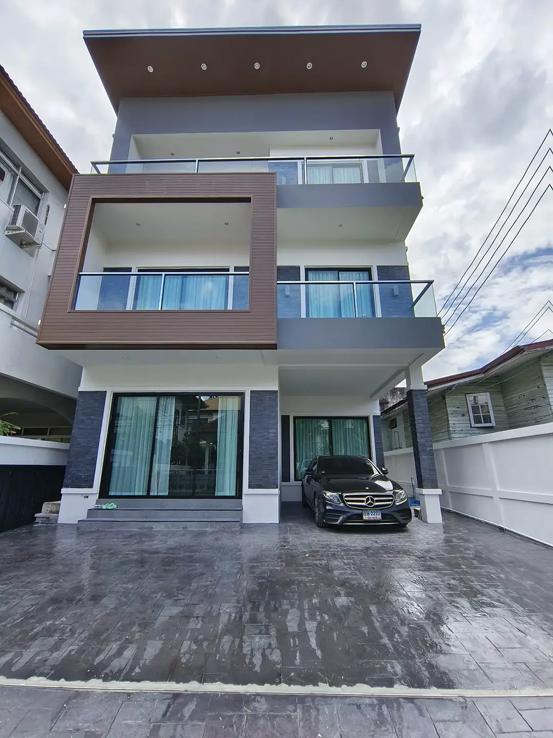 3-storey-Luxury-Townhouse-for-rent-or-for-sale-at-Sukhumvit-65-Road-Sawasdee-Bangkok-Property