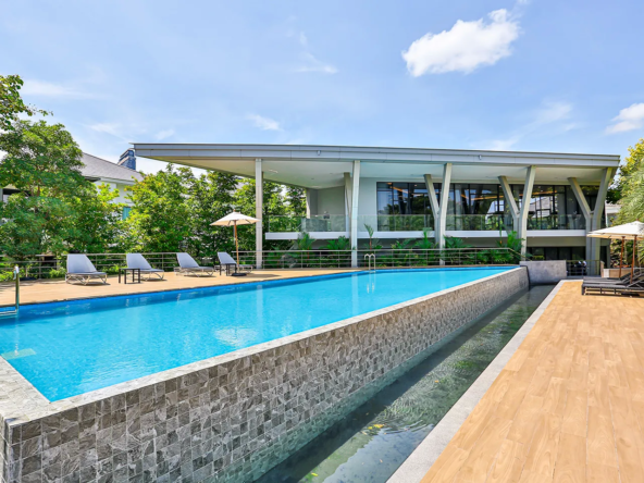 Luxury-Villa-for-sale-The-Signature-at-Perfect-Masterpiece-Rattanatibet-swimming-pool-Sawasdee-Bangkok-Property