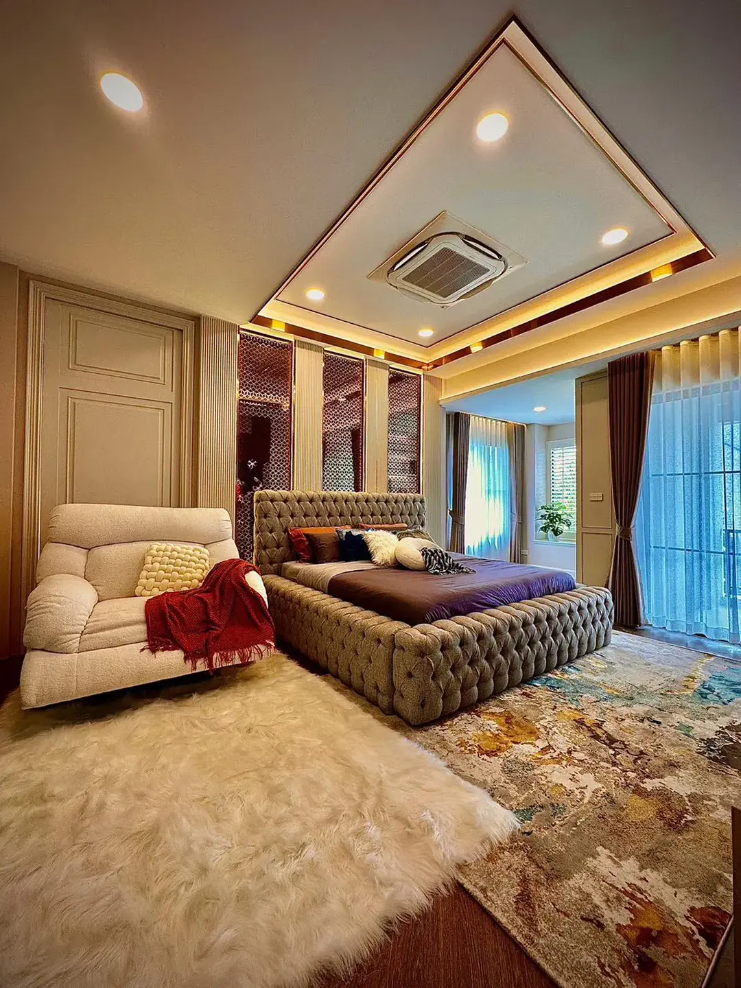 Super Luxury Villa for rent or for sale Nantawan Rama 9 - Krungthep Kreetha -Sawasdee Bangkok Property
