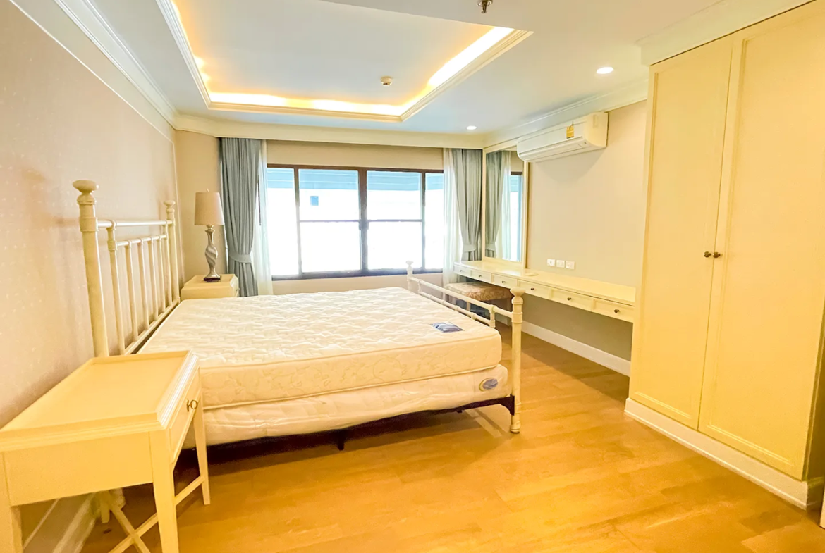 Le Raffine Condominium - duplex condo with private pool - Sawasdee Bangkok Property