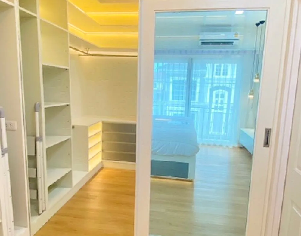 Modern pet-friendly house (4 bedrooms, 3 bathrooms) for rent at Golden Neo Sukhumvit-Lasalle